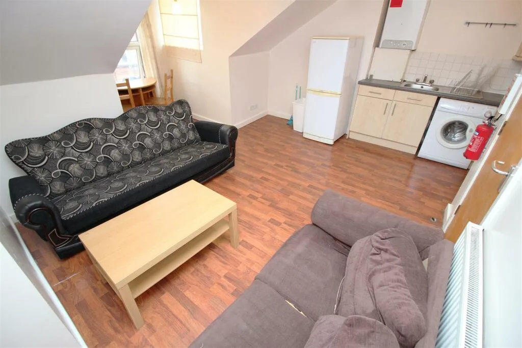 9 bedroom house for rent