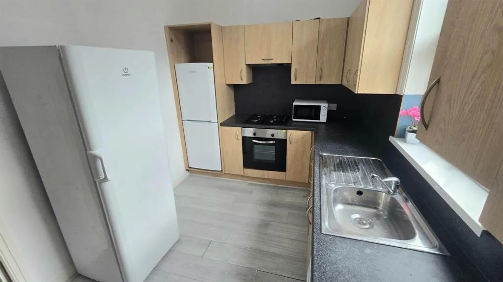 1 bedroom house share for rent