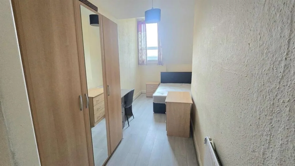 1 bedroom house share for rent