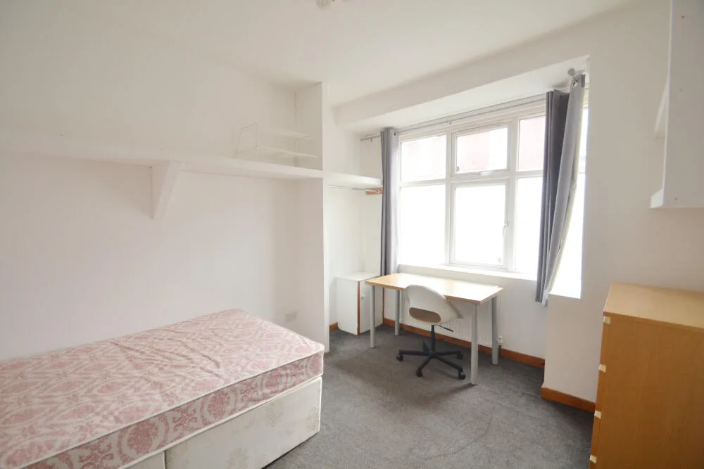 7 bedroom terraced house for rent