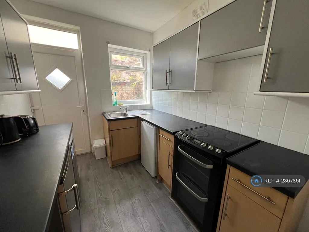 1 bedroom house share for rent