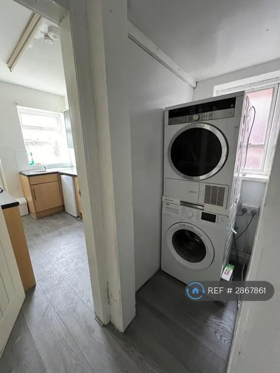 1 bedroom house share for rent