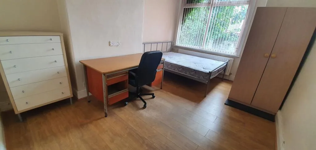1 bedroom house share for rent