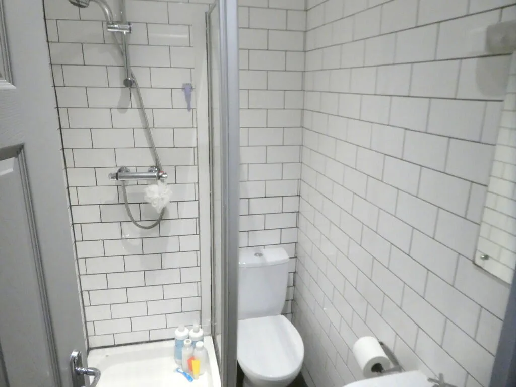 1 bedroom house share for rent