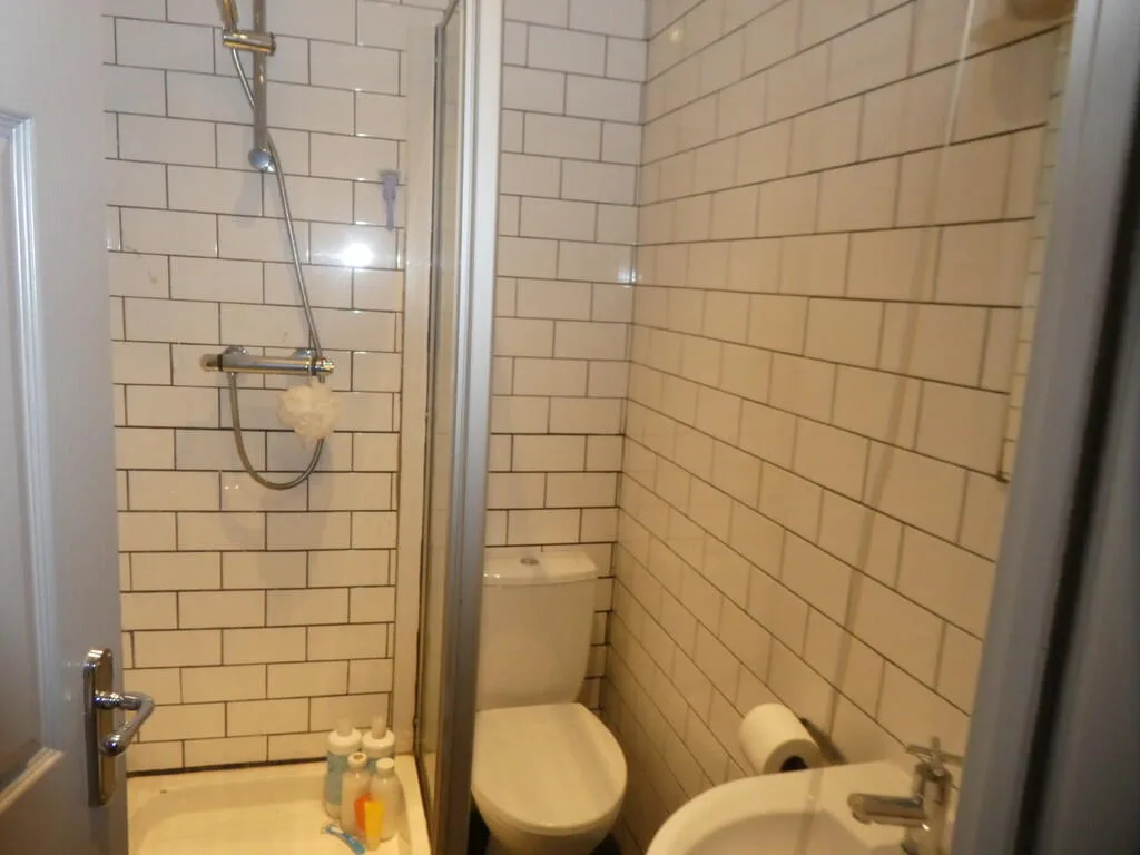 1 bedroom house share for rent