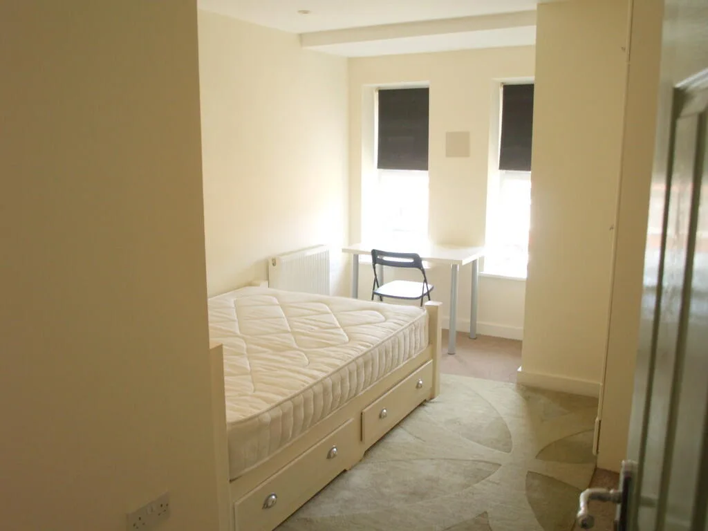 1 bedroom house share for rent