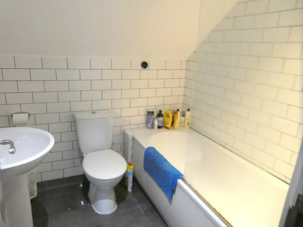 1 bedroom house share for rent