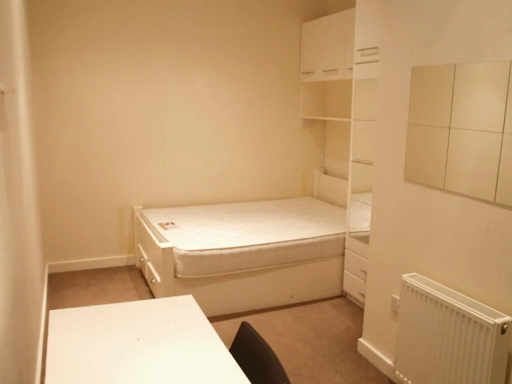 1 bedroom house share for rent