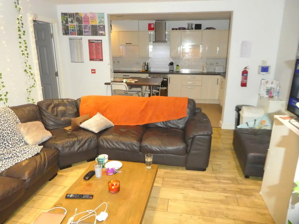 1 bedroom house share for rent