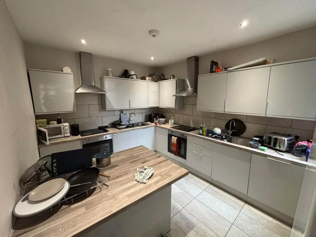 7 bedroom terraced house for rent
