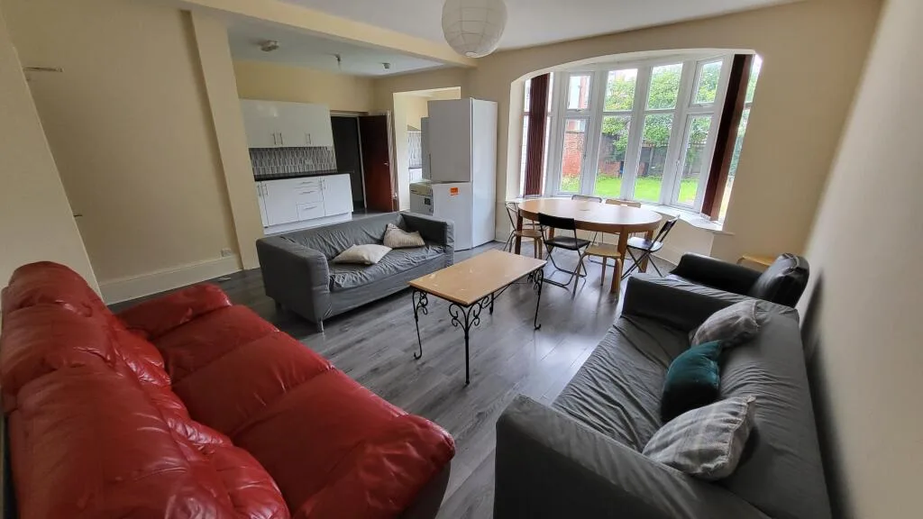 7 bedroom semi-detached house for rent