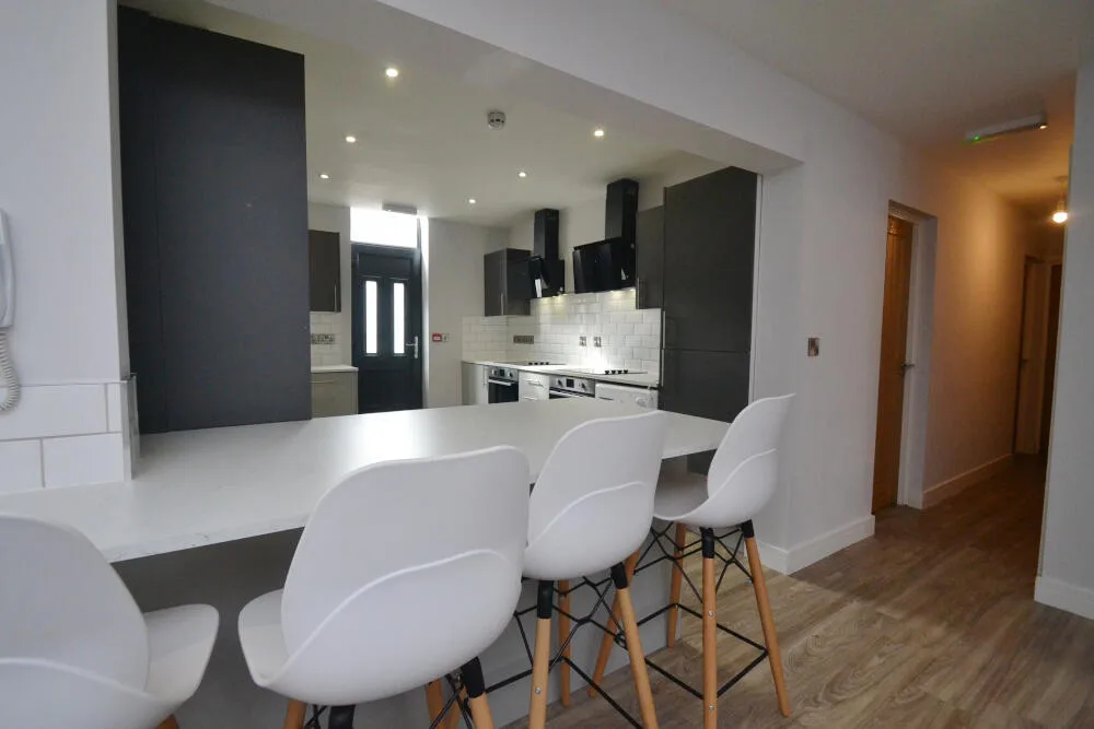 6 bedroom flat for rent