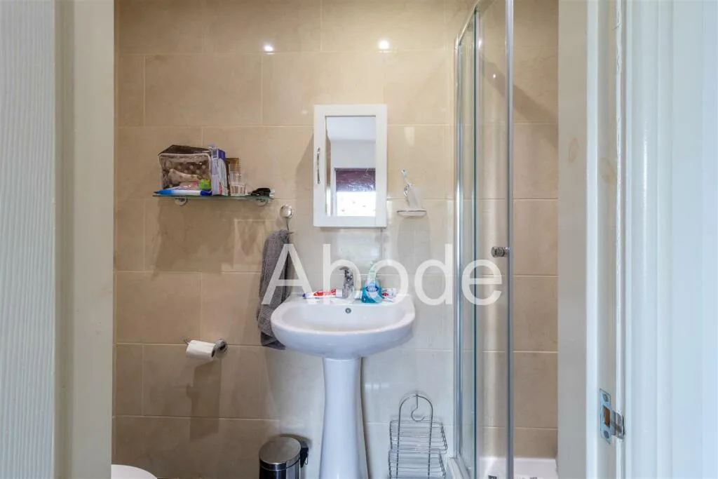 6 bedroom house for rent