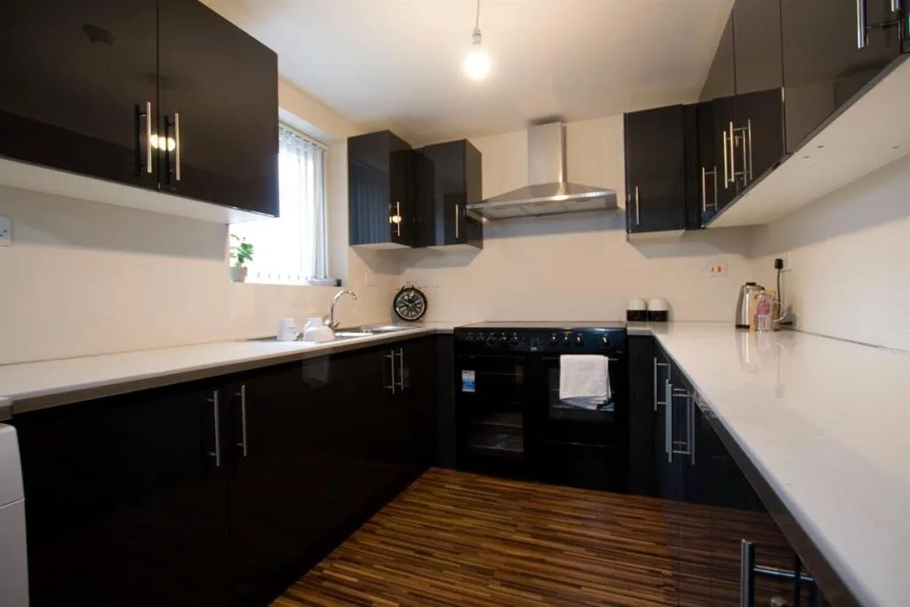 6 bedroom house for rent