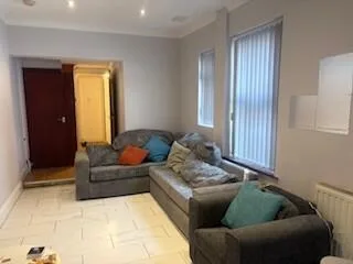 6 bedroom semi-detached house for rent