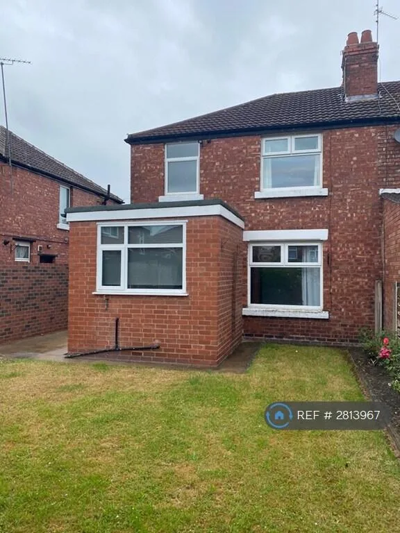 4 bedroom semi-detached house for rent