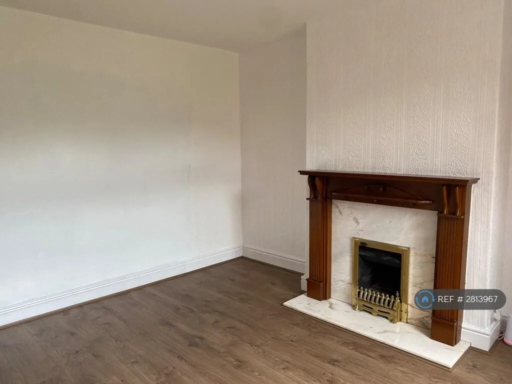 4 bedroom semi-detached house for rent