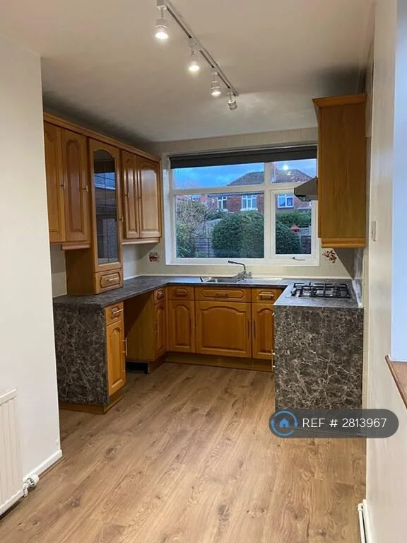 4 bedroom semi-detached house for rent