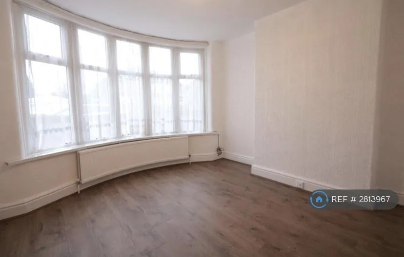 4 bedroom semi-detached house for rent