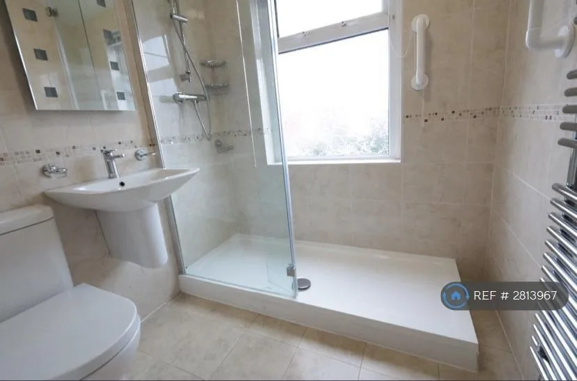 4 bedroom semi-detached house for rent