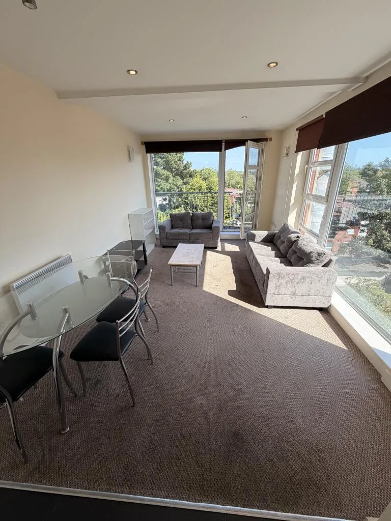 3 bedroom flat for rent