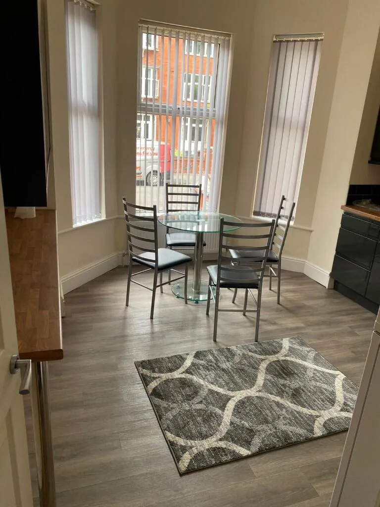 4 bedroom semi-detached house for rent