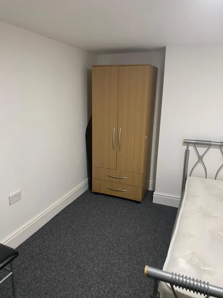 4 bedroom semi-detached house for rent