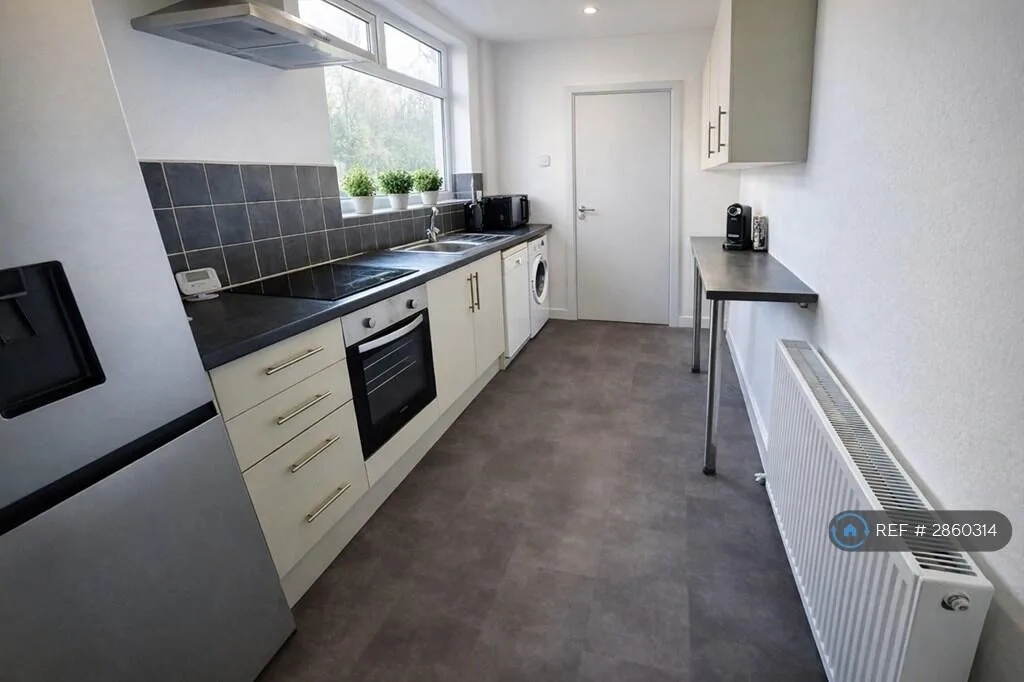 4 bedroom end of terrace house for rent