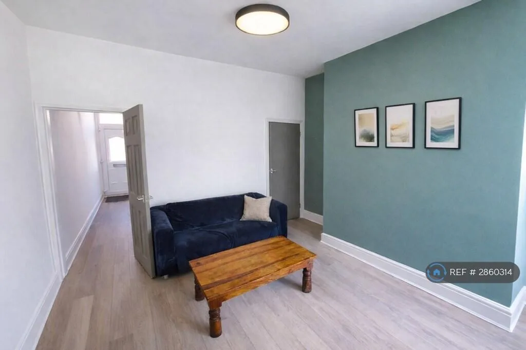 4 bedroom end of terrace house for rent