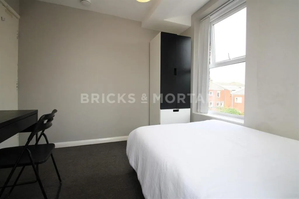 6 bedroom terraced house for rent