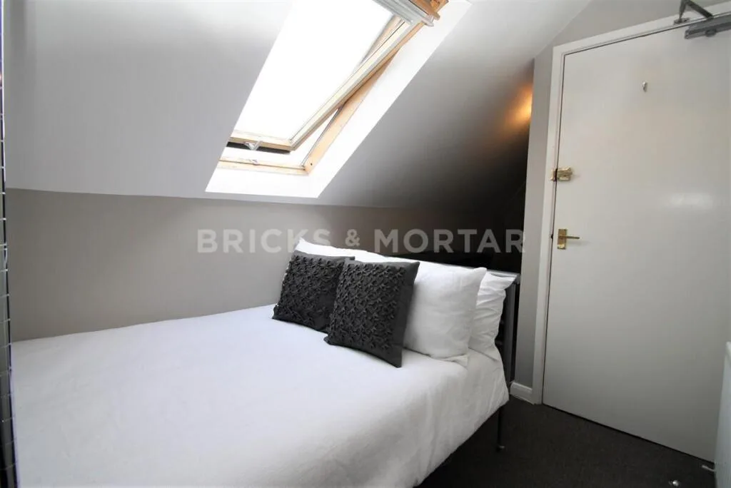 6 bedroom terraced house for rent