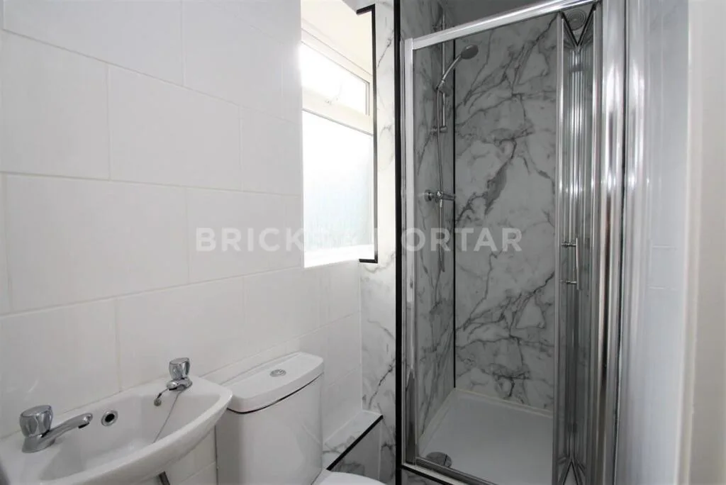 6 bedroom terraced house for rent
