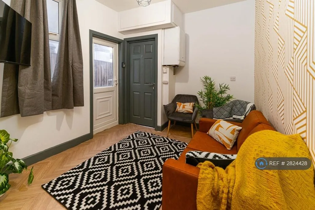1 bedroom house share for rent