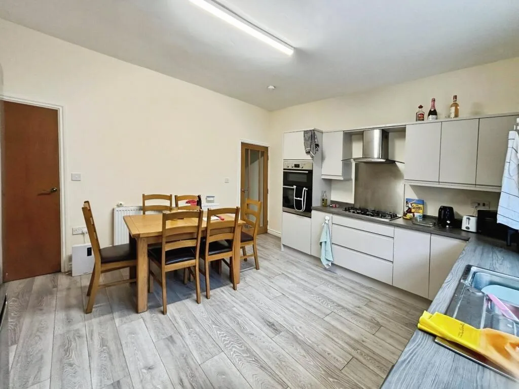 4 bedroom terraced house for rent