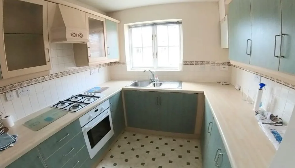 4 bedroom semi-detached house for rent