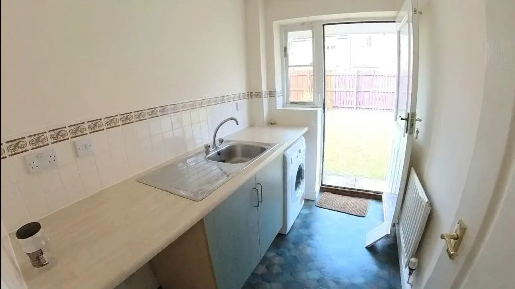4 bedroom semi-detached house for rent