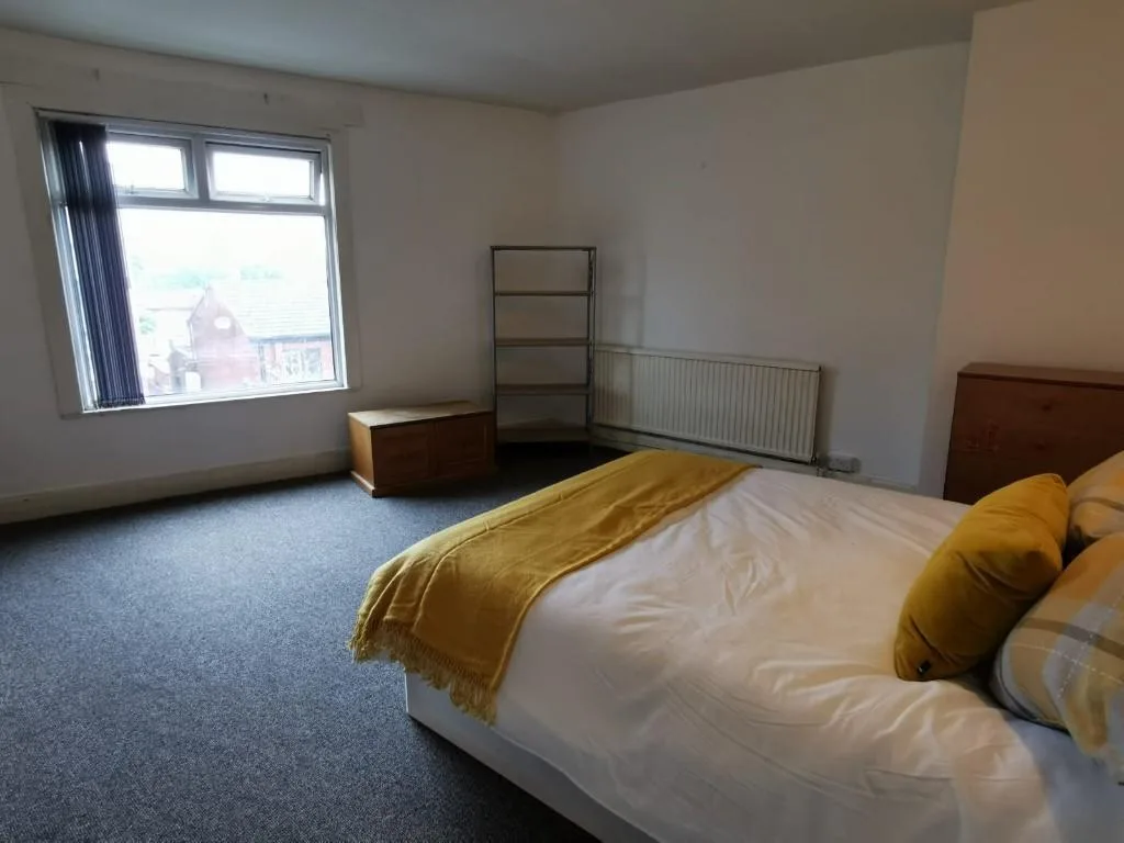 5 bedroom flat for rent