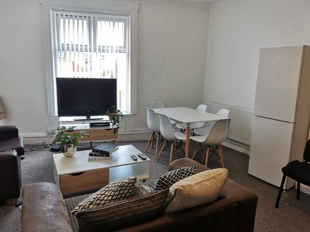 5 bedroom flat for rent