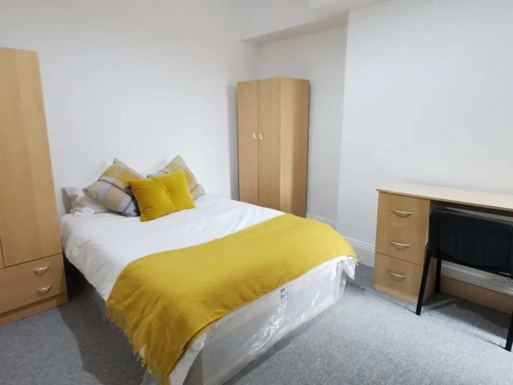 5 bedroom flat for rent