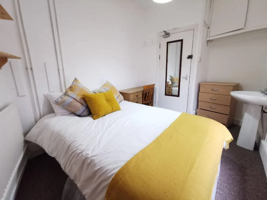 5 bedroom flat for rent