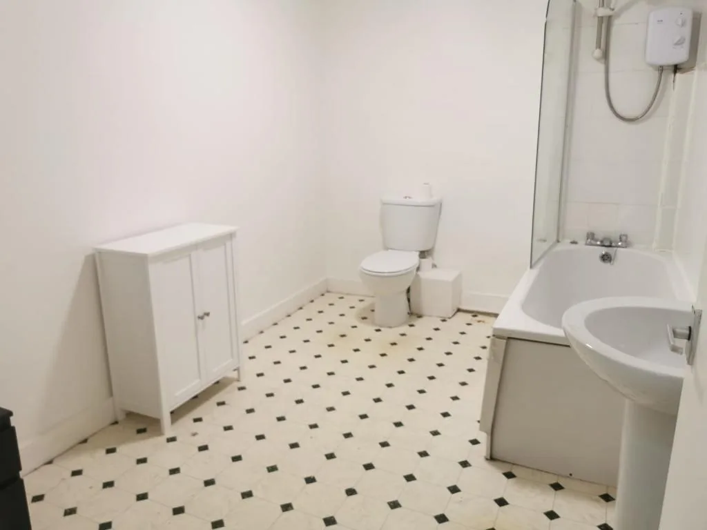 5 bedroom flat for rent