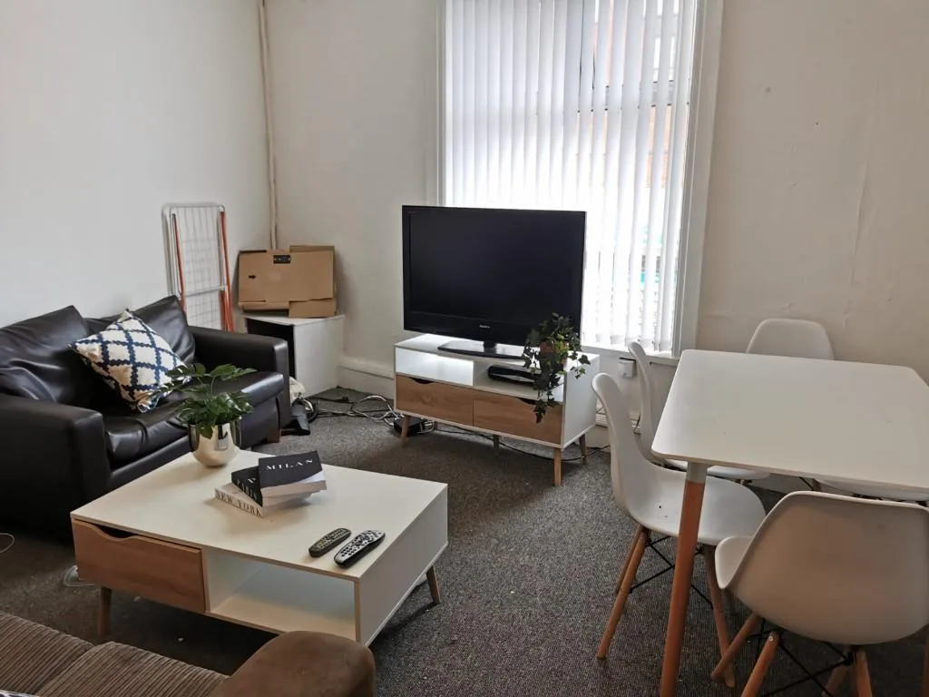5 bedroom flat for rent