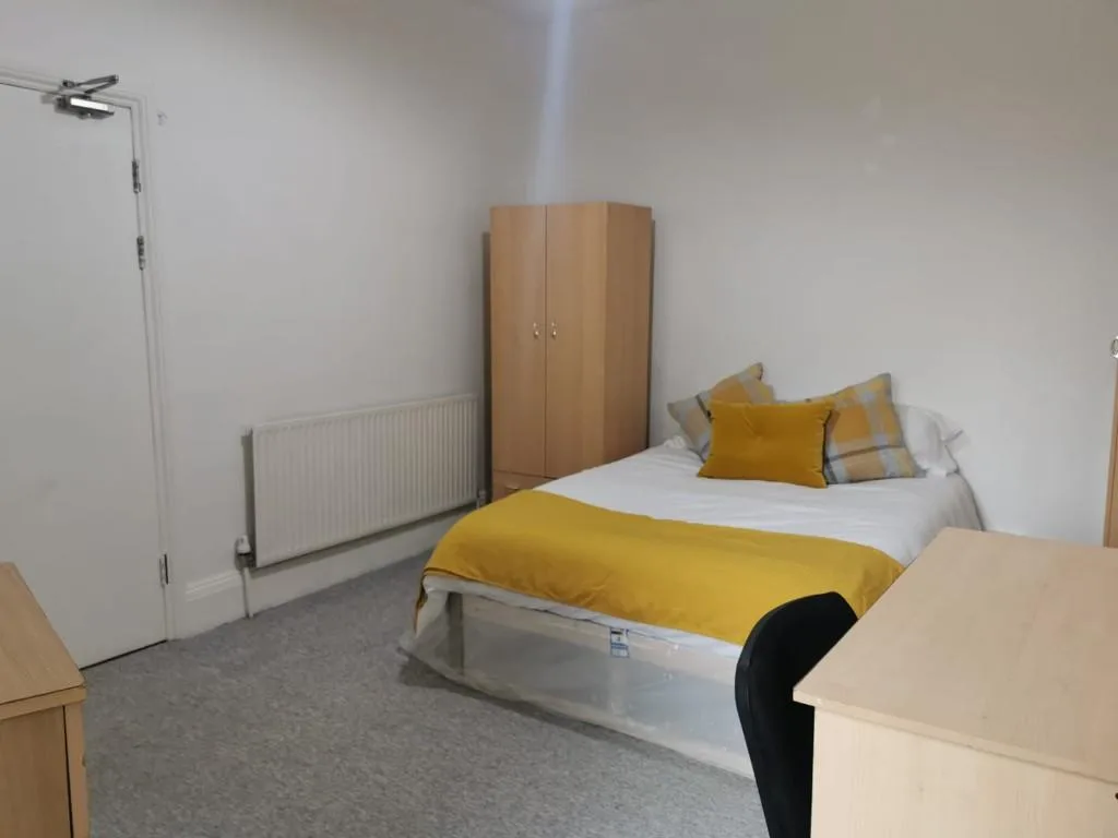 5 bedroom flat for rent