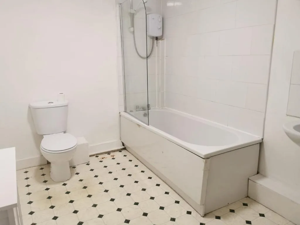 5 bedroom flat for rent