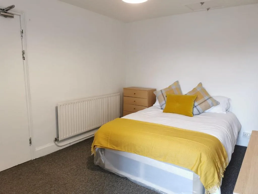 5 bedroom flat for rent