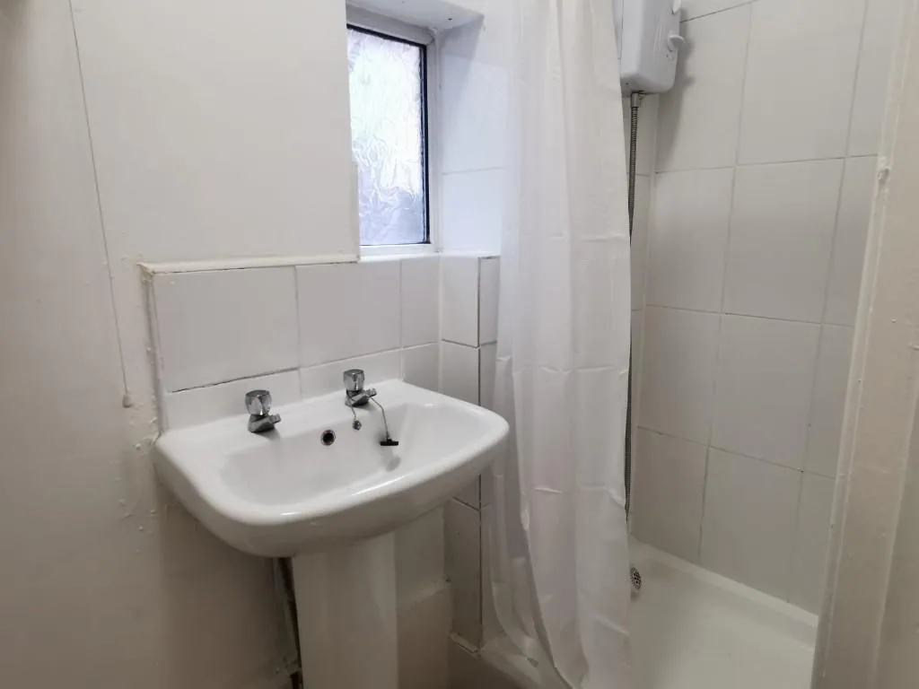 5 bedroom flat for rent