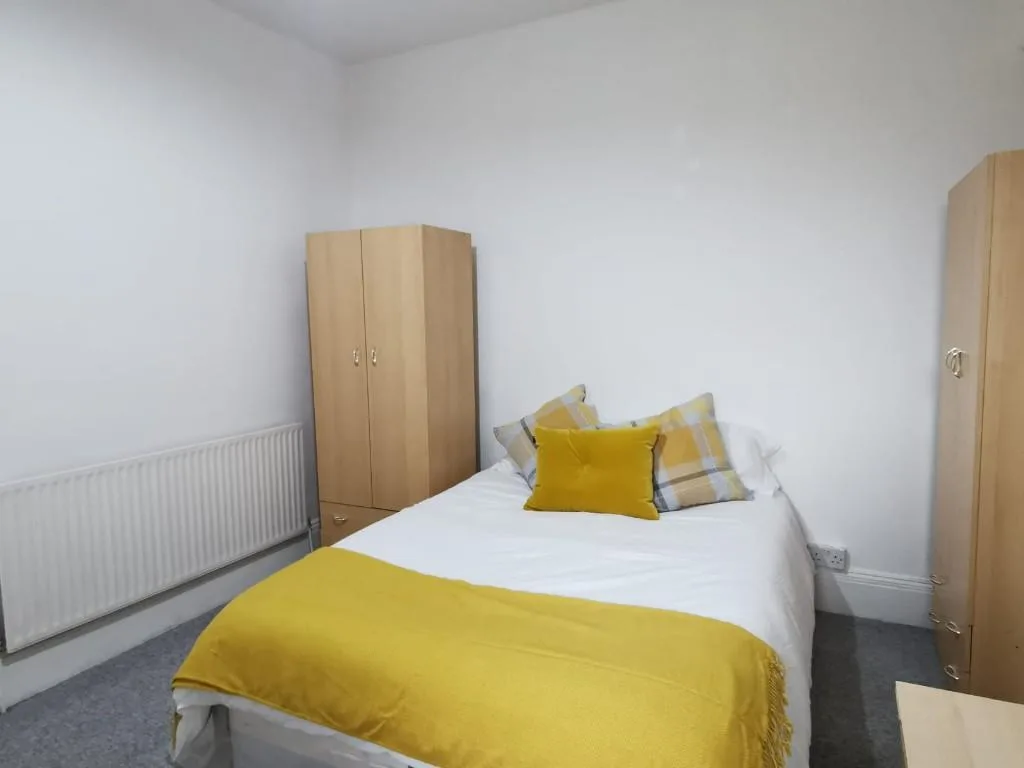 5 bedroom flat for rent