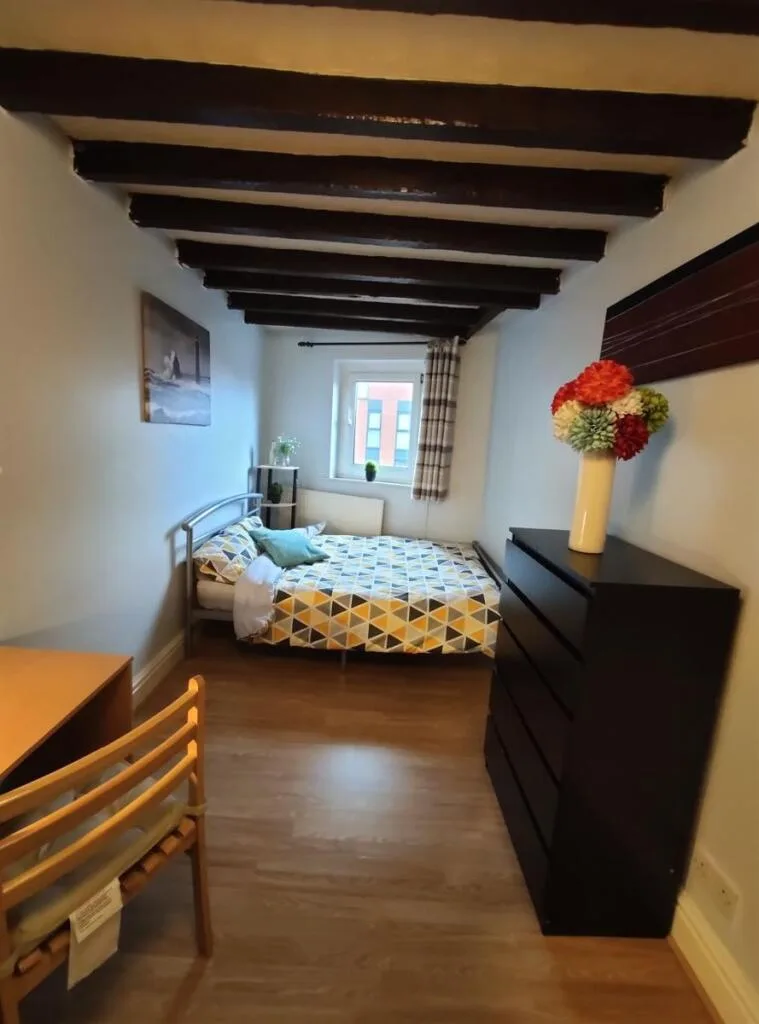 6 bedroom flat for rent