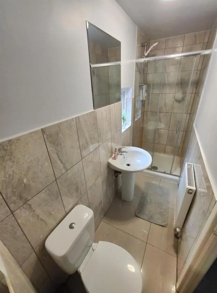 6 bedroom flat for rent