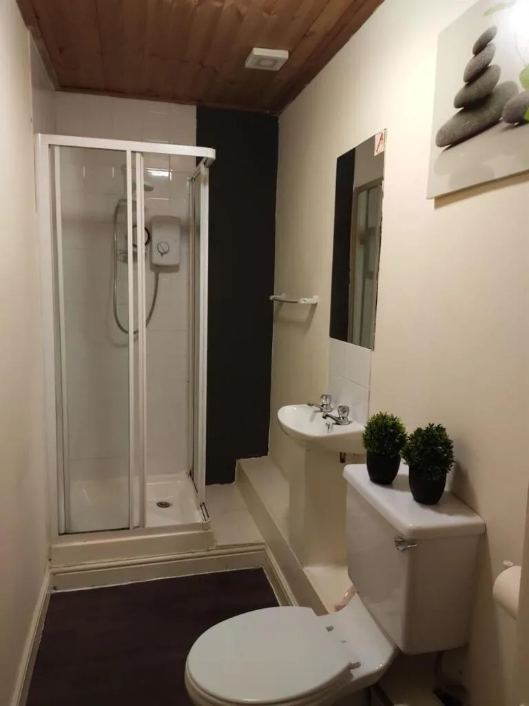 6 bedroom flat for rent